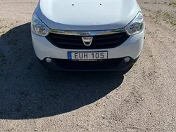 Vit Begagnad 2015 Dacia Lodgy Minibuss | 69 000 kr (Marknadspris)