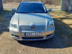 Grön Begagnad 2006 Toyota Avensis Kombi | 22 000 kr (Marknadspris)