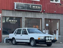 Vit Begagnad 1987 Volvo 740 Sedan | 49 000 kr