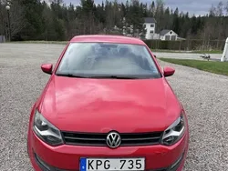 Röd Begagnad 2010 VW Polo Halvkombi | 44 900 kr (Marknadspris)