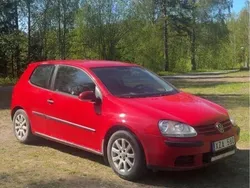 Röd Begagnad 2007 VW Golf V Halvkombi | 40 000 kr