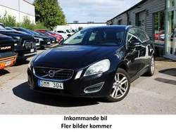 Svart Begagnad 2011 Volvo V60 Summum Kombi | 109 900 kr (Marknadspris)