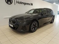 Grå Begagnad 2025 BMW 530e Efficient Dynamics Kombi | 814 600 kr (Dyr)