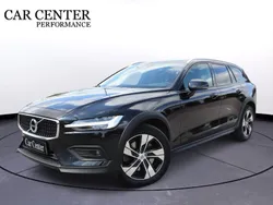 Svart Begagnad 2020 Volvo V60 CC Momentum Kombi | 279 900 kr (Marknadspris)