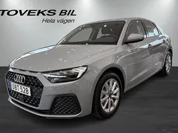 Pilgrå pärleffekt Begagnad 2025 Audi A1 Sportback Proline Halvkombi | 249 900 kr (Lite dyr)
