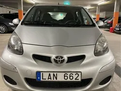 Silver Begagnad 2010 Toyota Aygo Halvkombi | 38 000 kr (Marknadspris)
