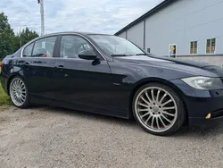 Blå Begagnad 2006 BMW 325 Advantage Sedan | 35 000 kr (Superpris)