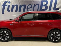 Röd Begagnad 2016 Mitsubishi Outlander P-HEV SUV | 157 500 kr (Marknadspris)