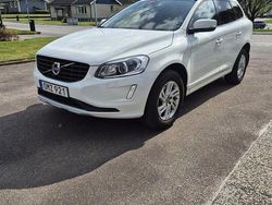 Vit Begagnad 2017 Volvo XC60 Kinetic SUV | 139 900 kr (Marknadspris)