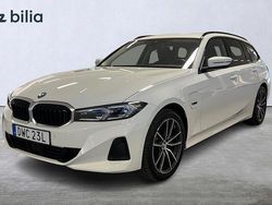 Vit Begagnad 2022 BMW 330e Shadowline Kombi | 369 900 kr (Marknadspris)
