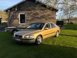 Gul Begagnad 2001 Volvo S60 Sedan | 12 000 kr (Superpris)