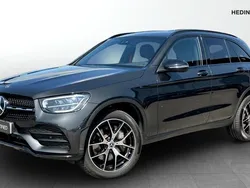 Mörkgrå (black) Begagnad 2022 Mercedes GLC300e AMG line Plus SUV | 449 900 kr (Marknadspris)