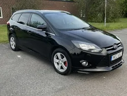 Svart Begagnad 2013 Ford Focus Titanium Kombi | 47 000 kr (Marknadspris)
