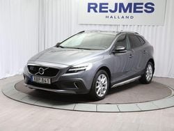 Grå Begagnad 2017 Volvo V40 CC Kombi | 199 500 kr (Marknadspris)