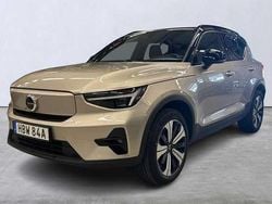 Ljusgrå Begagnad 2022 Volvo XC40 Plus SUV | 339 900 kr