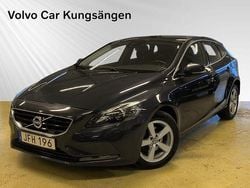 Blå Begagnad 2013 Volvo V40 Momentum Halvkombi | 109 900 kr (Marknadspris)