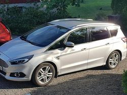 Grå Begagnad 2016 Ford S-MAX Business Edition Minibuss | 120 000 kr (Marknadspris)