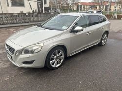 Vit Begagnad 2011 Volvo V60 Summum Kombi | 80 000 kr (Bra pris)