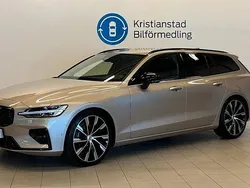 Ljusgrå Begagnad 2023 Volvo V60 Plus Kombi | 399 900 kr (Marknadspris)