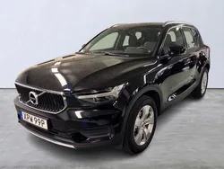 Svart Begagnad 2021 Volvo XC40 Momentum SUV | 299 900 kr (Marknadspris)