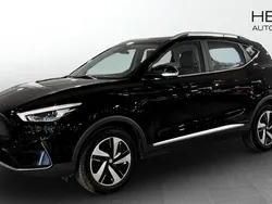 Svart (black) Begagnad 2022 MG ZS Luxury Sedan | 254 900 kr (Superpris)