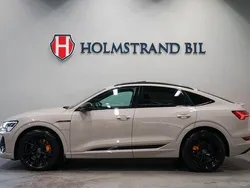 Ljusbrun Begagnad 2022 Audi e-tron Sportback Black Edition SUV | 539 900 kr (Marknadspris)