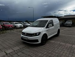 Vit Begagnad 2017 VW Caddy Minibuss | 179 900 kr (Lite dyr)