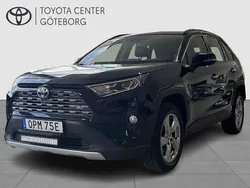 Mörkblå Begagnad 2018 Toyota RAV4 Hybrid Executive SUV | 329 900 kr (Marknadspris)