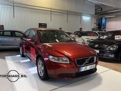 Röd Begagnad 2008 Volvo S40 Kinetic Sedan | 49 900 kr (Marknadspris)