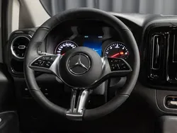 Svart Ny 2025 Mercedes Vito Minibuss | 643 750 kr (Marknadspris)