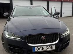 Blå Begagnad 2017 Jaguar XE Sedan | 130 000 kr (Superpris)