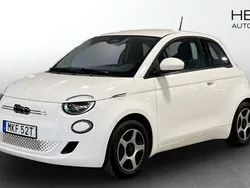 Vit (white) Begagnad 2021 Fiat 500e Passion Halvkombi | 199 900 kr (Lite dyr)