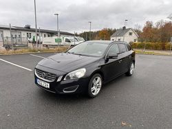 Svart Begagnad 2012 Volvo V60 Momentum Kombi | 89 900 kr (Superpris)