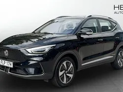 Svart (black) Begagnad 2022 MG ZS Luxury Sedan | 244 900 kr (Bra pris)