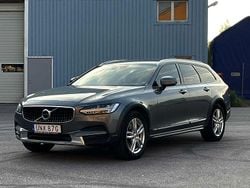 Grå Begagnad 2019 Volvo V90 CC Momentum Kombi | 229 999 kr (Marknadspris)
