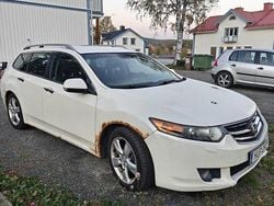 Vit Begagnad 2009 Honda Accord Kombi | 19 500 kr (Marknadspris)