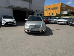 Silver Begagnad 2004 Toyota Avensis Kombi | 15 900 kr