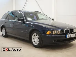Mörkblå (blå) Begagnad 2001 BMW 520 Kombi | 34 900 kr (Marknadspris)