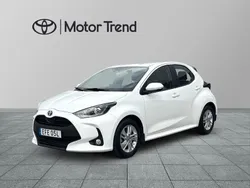 Vit Begagnad 2022 Toyota Yaris Hybrid Active Halvkombi | 199 000 kr (Bra pris)