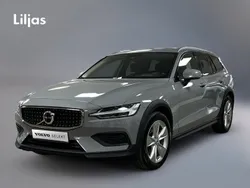 Grå Begagnad 2023 Volvo V60 CC Core Kombi | 419 000 kr (Marknadspris)