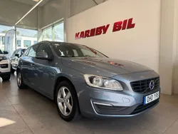 Ljusblå Begagnad 2016 Volvo V60 Kinetic Kombi | 104 900 kr (Marknadspris)