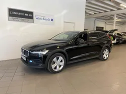 Svart Begagnad 2022 Volvo V60 CC Kombi | 339 900 kr (Marknadspris)