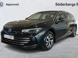 Svart Begagnad 2024 VW Passat Business Kombi | 364 500 kr (Marknadspris)