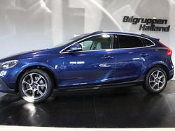 Blå Begagnad 2015 Volvo V40 CC Ocean Race Kombi | 139 900 kr (Marknadspris)