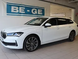 Vit Begagnad 2024 Skoda Superb LAURIN & KLEMENT Kombi | 489 900 kr