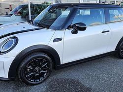 Vit Begagnad 2023 Mini Cooper Halvkombi | 259 900 kr (Lite dyr)