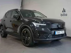 Svart Begagnad 2025 Volvo EX40 Performance SUV | 549 000 kr