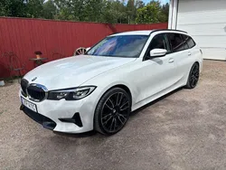 Vit Begagnad 2020 BMW 320 Sport Line Kombi | 224 700 kr (Marknadspris)