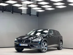 Svart Begagnad 2019 Volvo V60 CC Momentum Kombi | 259 900 kr (Lite dyr)