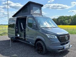 Grå Begagnad 2022 Mercedes Sprinter Van | 848 750 kr